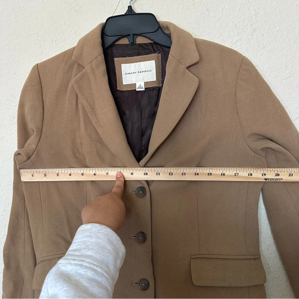 Banana Republic Tan Trench Coat - Picture 10 of 16